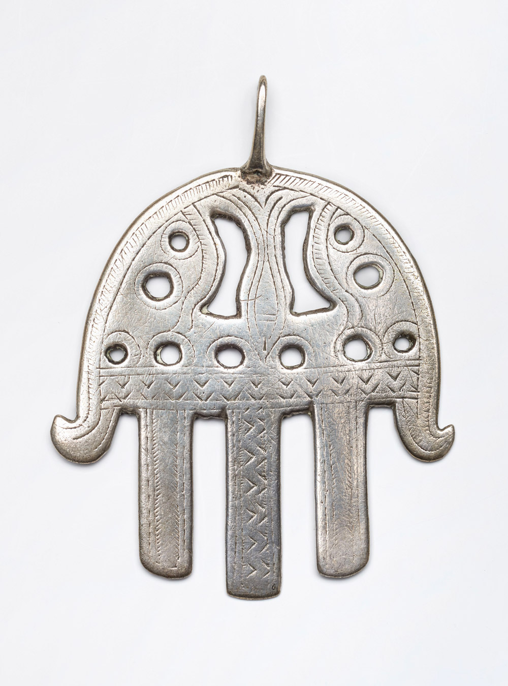 10_Pendentif_amulette_Khamsa_Tunisie_1975_2000©Mucem_Yves_Inchierman