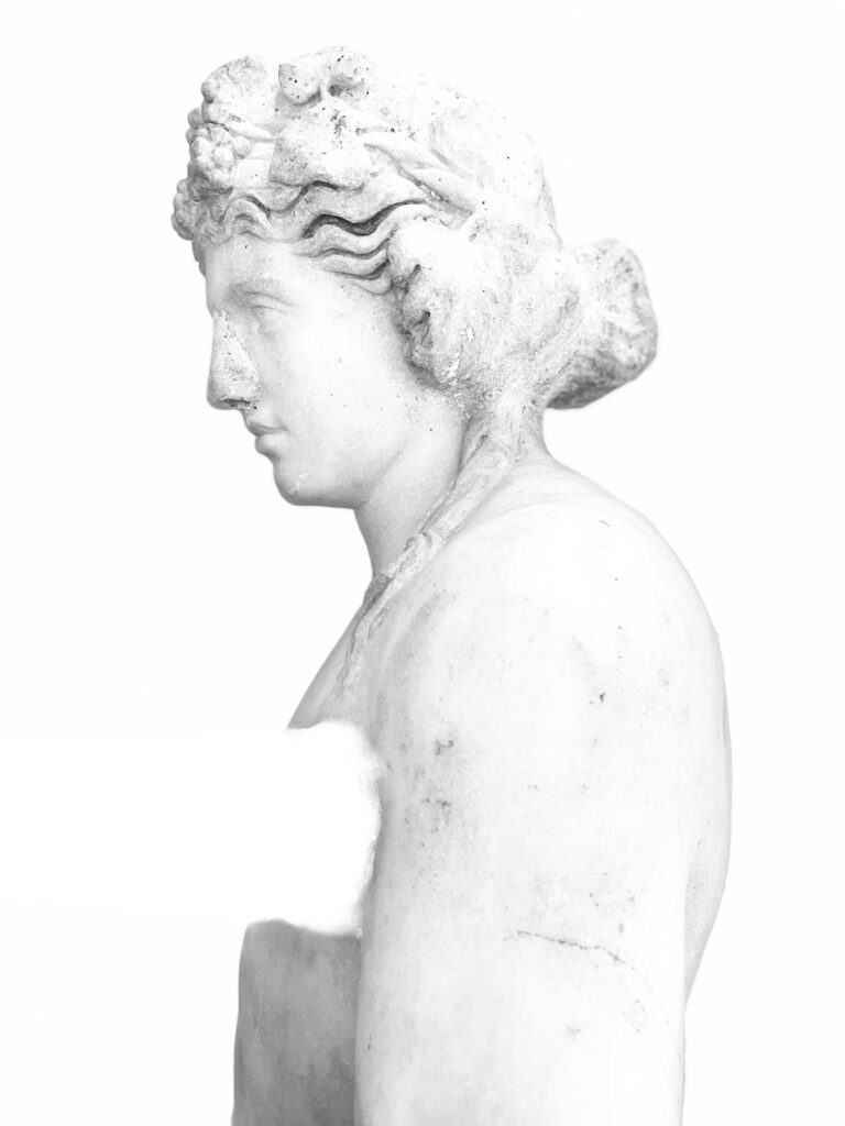 Louisa Babari, AFRICA, 2025. D’après Fragment de statue de femme, Constantine, Algérie. © Louisa Babari