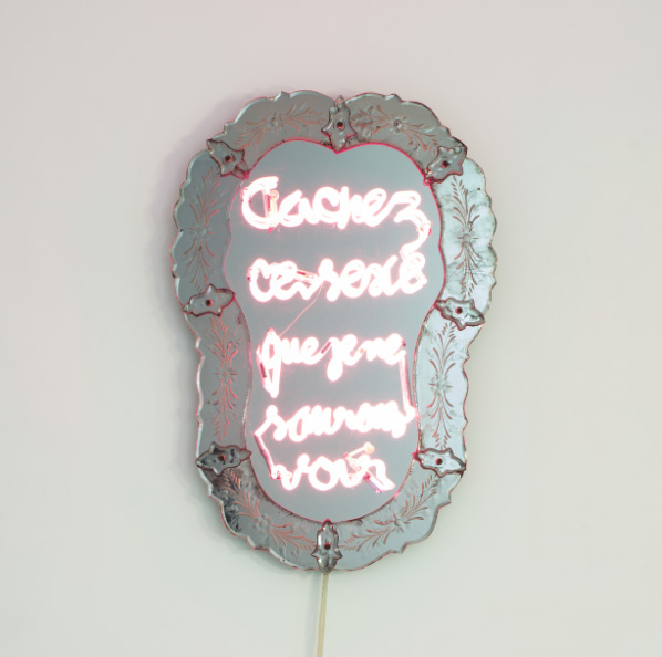 Cachez ce sexe que je ne saurais voir, sculpture lumineuse, néon, miroir vénitien, 2013. Copyright de l'artiste