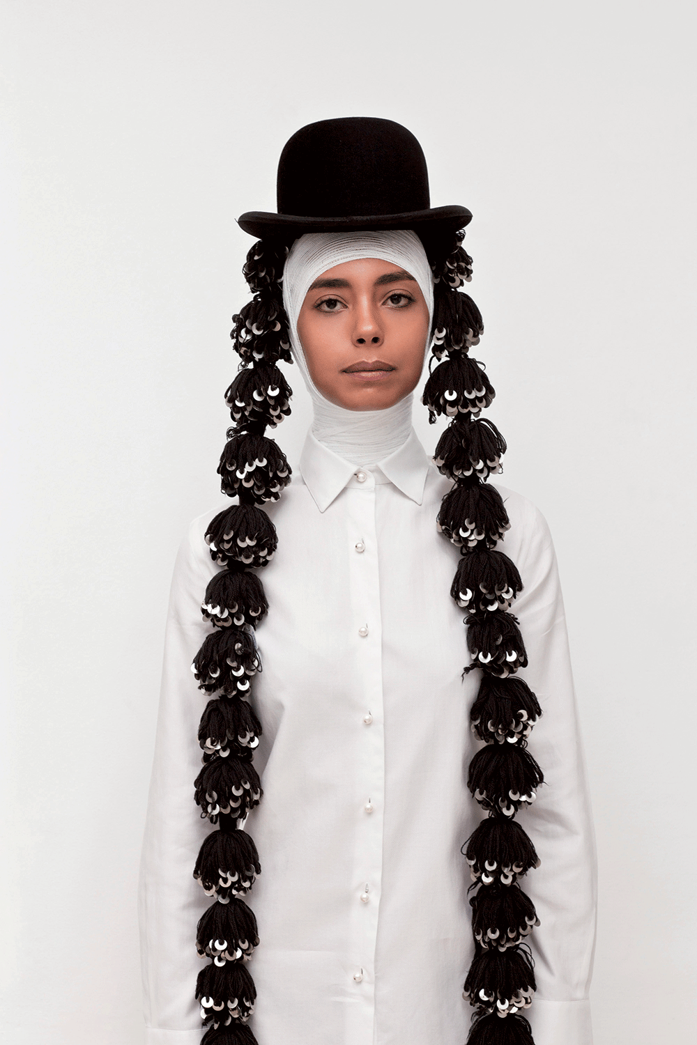 prix 45 000 DH Lamia Naji, God’s hands, série Immaculé, 2011, tirage numérique marouflé sur Dibond et encadré sous plexi, 110 x 150 cm, édition 1/5 © Lamia Naji