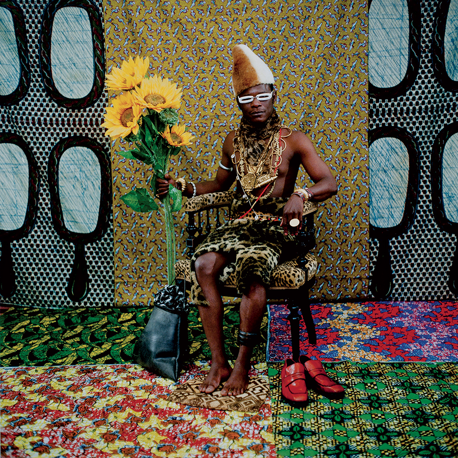 Samuel Fosso, Le Chef (celui qui a vendu l’Afrique aux colons), série TATI, 1997, autoportrait © Samuel Fosso
