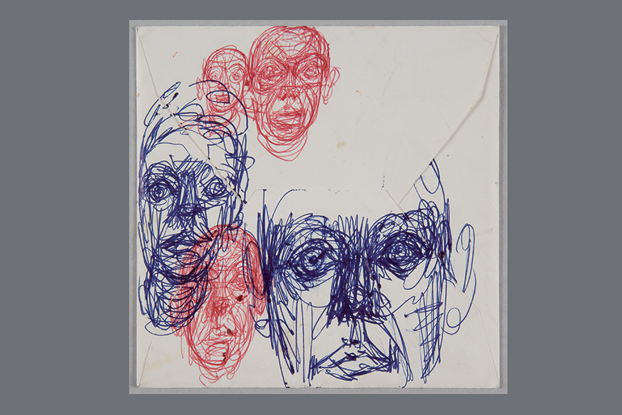 Cinq têtes, n.d., stylo-bille bleu et rouge sur enveloppe 14,1 x 14,1 cm
