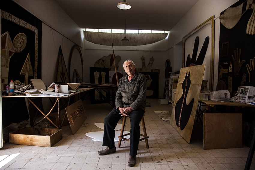 Farid Belkahia dans son atelier par Matteo Lonardi